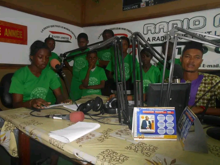 Students working on a science experiment in the laboratory.